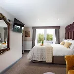 Scenery Hill Hideaways The Coach House Charming Retreat With Jacuzzi And Bbq Hut Near The District Workington