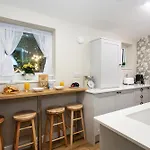 Ferienhaus Scenery Hill Hideaways The Coach House Charming Retreat With Jacuzzi And Bbq Hut Near The District *