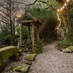 Ferienhaus Scenery Hill Hideaways The Coach House Charming Retreat With Jacuzzi And Bbq Hut Near The District Workington