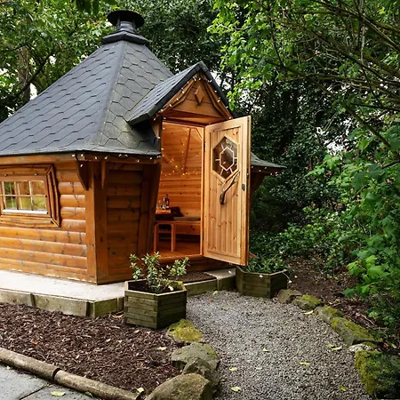 Ferienhaus Scenery Hill Hideaways The Coach House Charming Retreat With Jacuzzi And Bbq Hut Near The District *