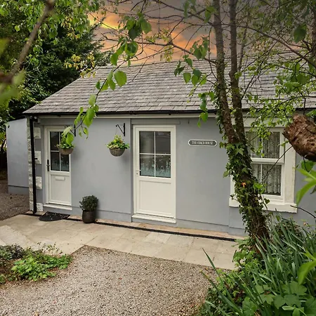 Ferienhaus Scenery Hill Hideaways The Coach House Charming Retreat With Jacuzzi And Bbq Hut Near The District