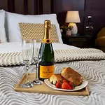 Hébergement de vacances Scenery Hill Hideaways The Coach House Charming Retreat With Jacuzzi And Bbq Hut Near The District *