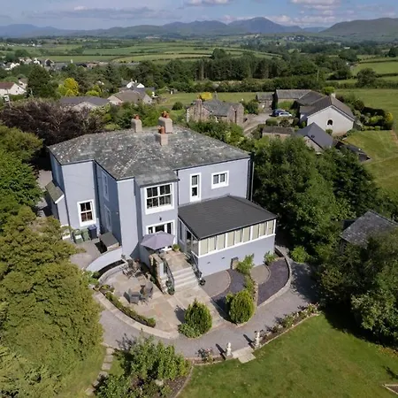 Scenery Hill Hideaways The Coach House Charming Retreat With Jacuzzi And Bbq Hut Near The District Holiday home Workington