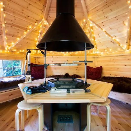 Scenery Hill Hideaways The Coach House Charming Retreat With Jacuzzi And Bbq Hut Near The District Holiday home Workington
