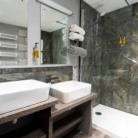 Scenery Hill Hideaways The Coach House Charming Retreat With Jacuzzi And Bbq Hut Near The District *