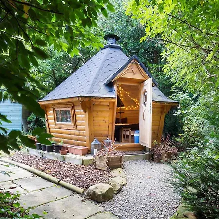 Scenery Hill Hideaways The Coach House Charming Retreat With Jacuzzi And Bbq Hut Near The District * 워킹턴