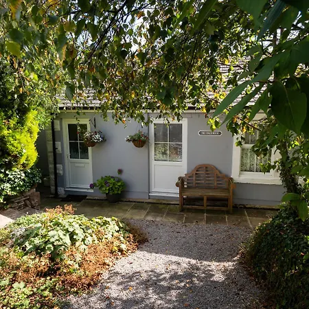 Nyaraló Scenery Hill Hideaways The Coach House Charming Retreat With Jacuzzi And Bbq Hut Near The District Workington