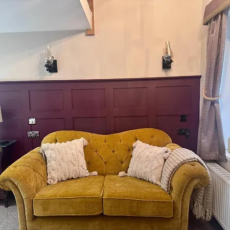 Holiday home Scenery Hill Hideaways The Coach House Charming Retreat With Jacuzzi And Bbq Hut Near The District Workington