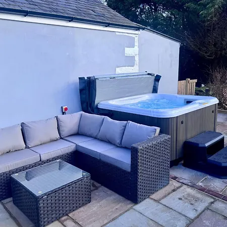 Holiday home Scenery Hill Hideaways The Coach House Charming Retreat With Jacuzzi And Bbq Hut Near The District Workington