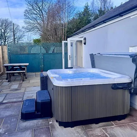 Holiday home Scenery Hill Hideaways The Coach House Charming Retreat With Jacuzzi And Bbq Hut Near The District