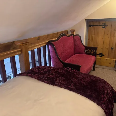 Scenery Hill Hideaways The Coach House Charming Retreat With Jacuzzi And Bbq Hut Near The District Holiday home *