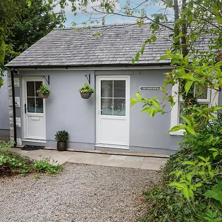 Scenery Hill Hideaways The Coach House Charming Retreat With Jacuzzi And Bbq Hut Near The District