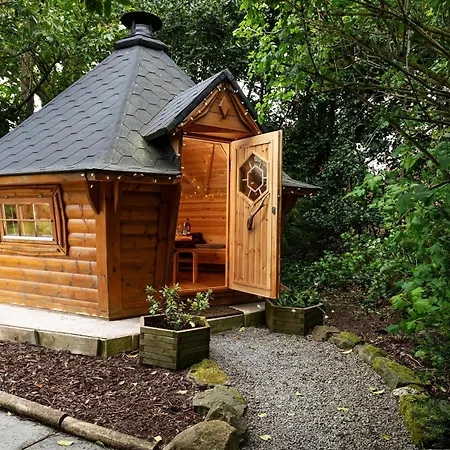 Holiday home Scenery Hill Hideaways The Coach House Charming Retreat With Jacuzzi And Bbq Hut Near The District *