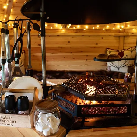 Scenery Hill Hideaways The Coach House Charming Retreat With Jacuzzi And Bbq Hut Near The District بيت للعطل