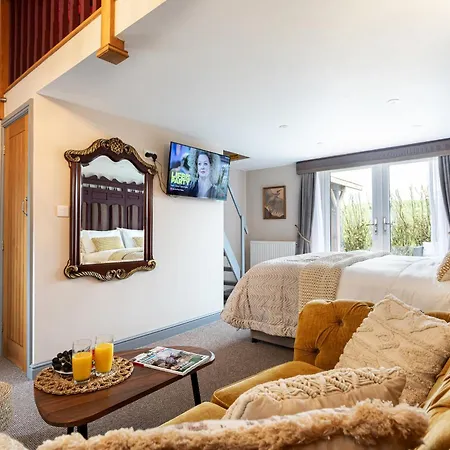 Scenery Hill Hideaways The Coach House Charming Retreat With Jacuzzi And Bbq Hut Near The District Nyaraló Workington