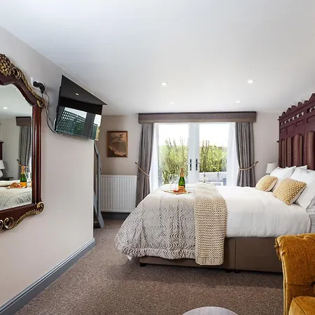 Scenery Hill Hideaways The Coach House Charming Retreat With Jacuzzi And Bbq Hut Near The District ووركينجتون