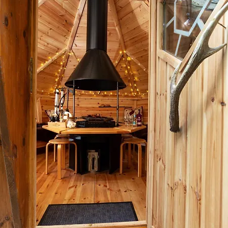 Holiday home Scenery Hill Hideaways The Coach House Charming Retreat With Jacuzzi And Bbq Hut Near The District