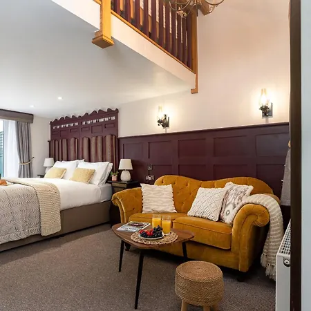 Scenery Hill Hideaways The Coach House Charming Retreat With Jacuzzi And Bbq Hut Near The District Holiday home *
