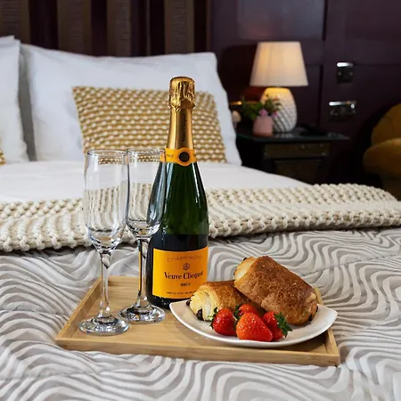 Holiday home Scenery Hill Hideaways The Coach House Charming Retreat With Jacuzzi And Bbq Hut Near The District *