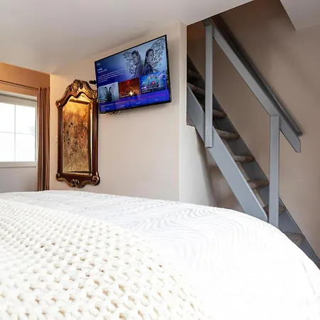 Scenery Hill Hideaways The Coach House Charming Retreat With Jacuzzi And Bbq Hut Near The District Nyaraló Workington