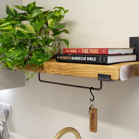 Scenery Hill Hideaways The Coach House Charming Retreat With Jacuzzi And Bbq Hut Near The District