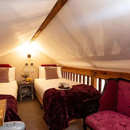 Scenery Hill Hideaways The Coach House Charming Retreat With Jacuzzi And Bbq Hut Near The District Holiday home *