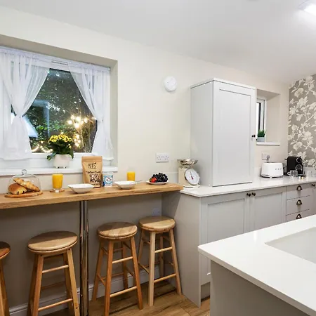 Holiday home Scenery Hill Hideaways The Coach House Charming Retreat With Jacuzzi And Bbq Hut Near The District *