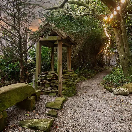 Nyaraló Scenery Hill Hideaways The Coach House Charming Retreat With Jacuzzi And Bbq Hut Near The District Workington