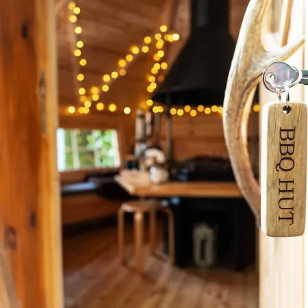 Scenery Hill Hideaways The Coach House Charming Retreat With Jacuzzi And Bbq Hut Near The District 워킹턴