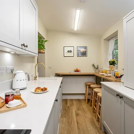 Scenery Hill Hideaways The Coach House Charming Retreat With Jacuzzi And Bbq Hut Near The District * Workington