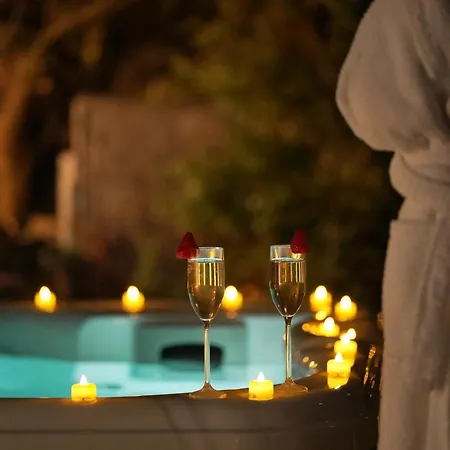 Scenery Hill Hideaways The Coach House Charming Retreat With Jacuzzi And Bbq Hut Near The District *