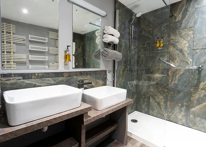 Scenery Hill Hideaways The Coach House Charming Retreat With Jacuzzi And Bbq Hut Near The District *