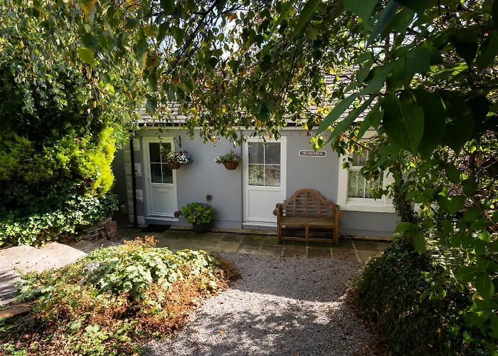 Holiday home Scenery Hill Hideaways The Coach House Charming Retreat With Jacuzzi And Bbq Hut Near The District Workington