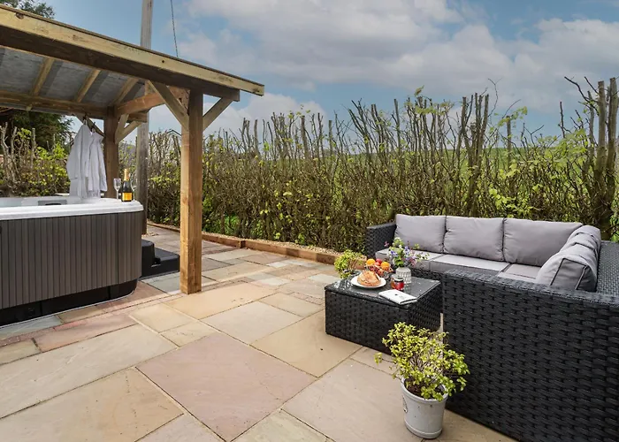 Scenery Hill Hideaways The Coach House Charming Retreat With Jacuzzi And Bbq Hut Near The District Holiday home