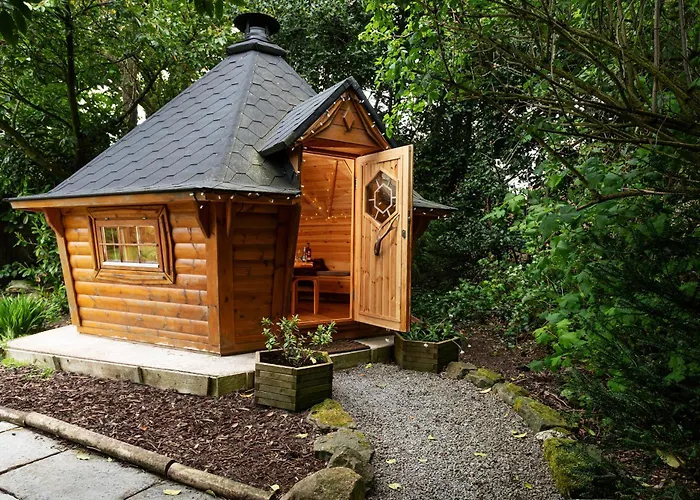 Holiday home Scenery Hill Hideaways The Coach House Charming Retreat With Jacuzzi And Bbq Hut Near The District *