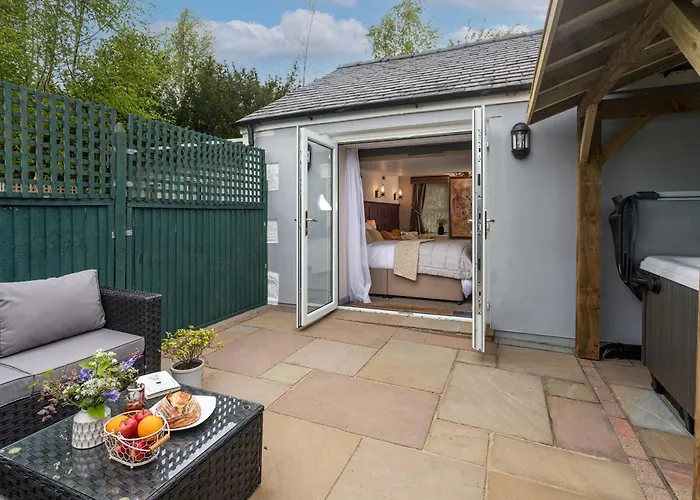 Holiday home Scenery Hill Hideaways The Coach House Charming Retreat With Jacuzzi And Bbq Hut Near The District Workington