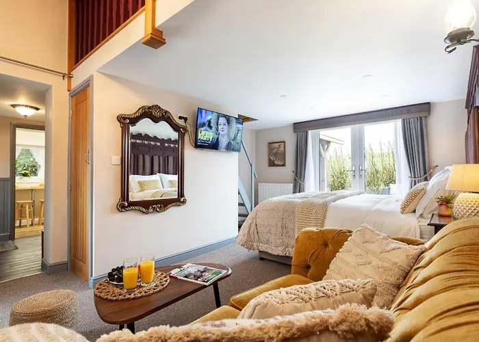 Scenery Hill Hideaways The Coach House Charming Retreat With Jacuzzi And Bbq Hut Near The District Holiday home Workington