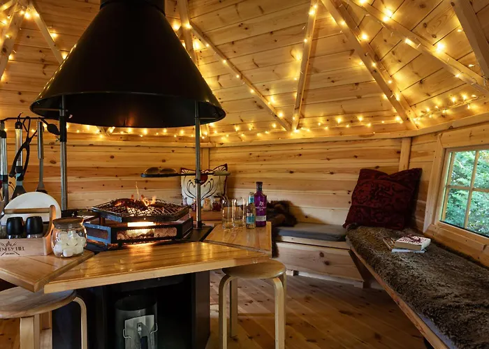 Scenery Hill Hideaways The Coach House Charming Retreat With Jacuzzi And Bbq Hut Near The District *