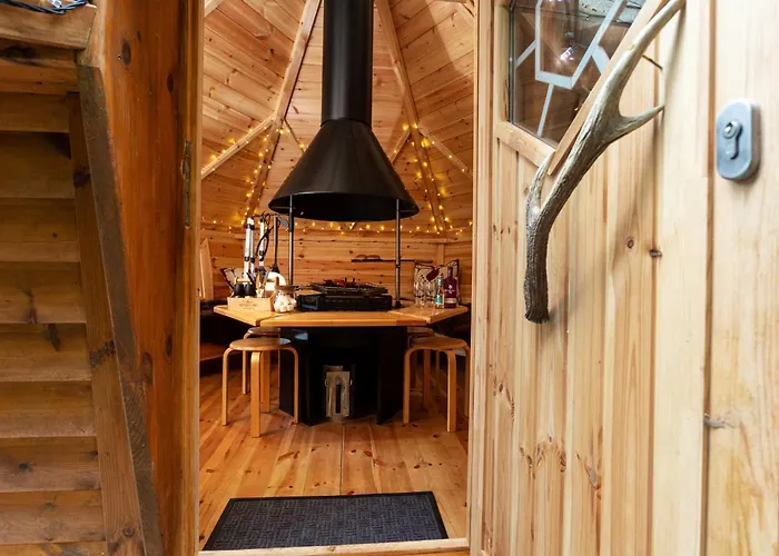 Holiday home Scenery Hill Hideaways The Coach House Charming Retreat With Jacuzzi And Bbq Hut Near The District