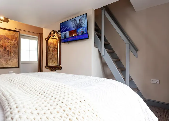 Scenery Hill Hideaways The Coach House Charming Retreat With Jacuzzi And Bbq Hut Near The District Holiday home Workington