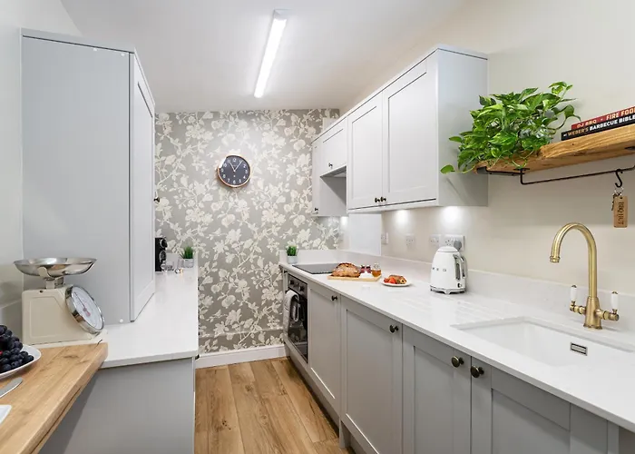 Scenery Hill Hideaways The Coach House Charming Retreat With Jacuzzi And Bbq Hut Near The District Workington