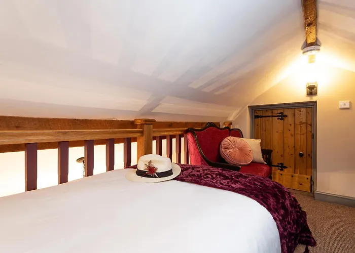 Holiday home Scenery Hill Hideaways The Coach House Charming Retreat With Jacuzzi And Bbq Hut Near The District