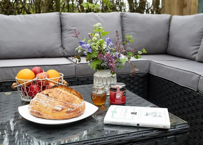 Holiday home Scenery Hill Hideaways The Coach House Charming Retreat With Jacuzzi And Bbq Hut Near The District *