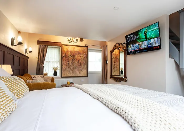 Scenery Hill Hideaways The Coach House Charming Retreat With Jacuzzi And Bbq Hut Near The District Holiday home Workington