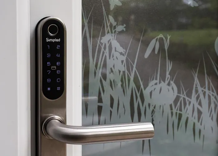 Scenery Hill Hideaways The Coach House Charming Retreat With Jacuzzi And Bbq Hut Near The District *