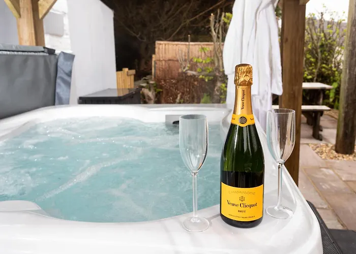 Scenery Hill Hideaways The Coach House Charming Retreat With Jacuzzi And Bbq Hut Near The District