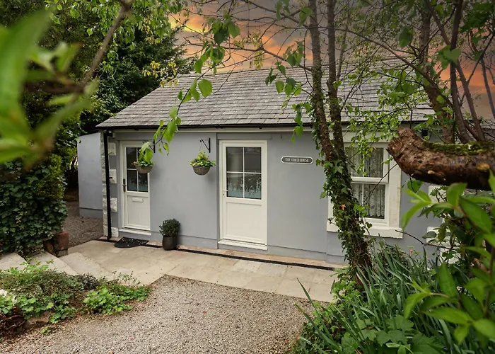 Holiday home Scenery Hill Hideaways The Coach House Charming Retreat With Jacuzzi And Bbq Hut Near The District