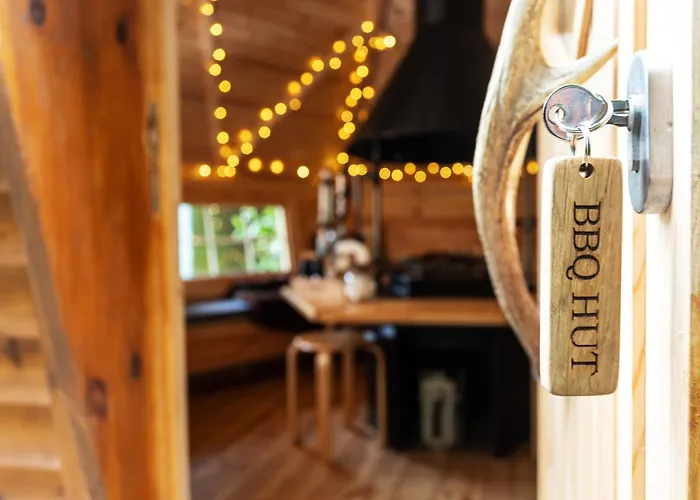 Scenery Hill Hideaways The Coach House Charming Retreat With Jacuzzi And Bbq Hut Near The District Workington