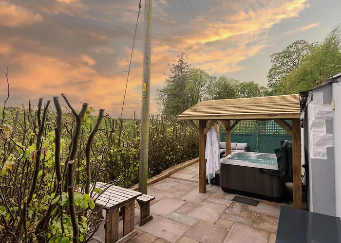 Scenery Hill Hideaways The Coach House Charming Retreat With Jacuzzi And Bbq Hut Near The District Holiday home *