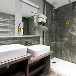 Scenery Hill Hideaways The Coach House Charming Retreat With Jacuzzi And Bbq Hut Near The District *